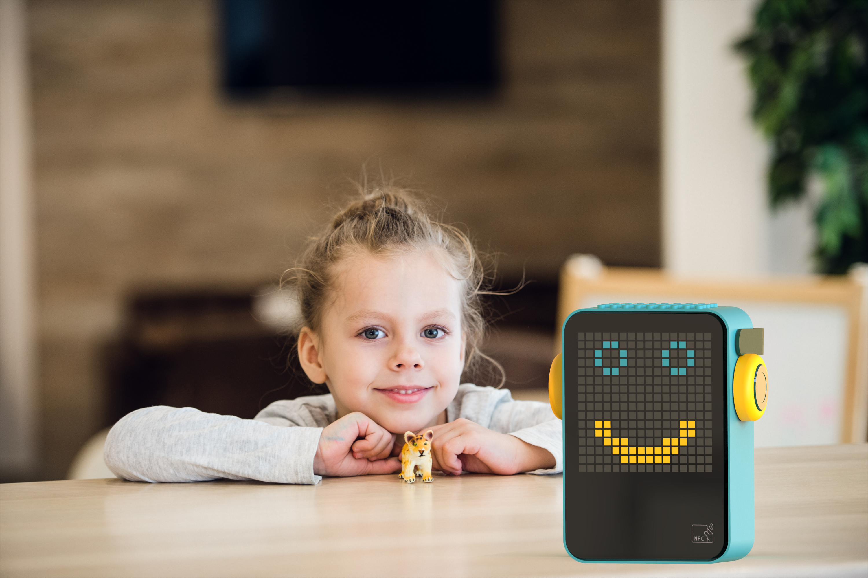 Child playing with LunoBox